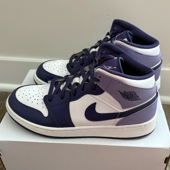 Air Jordan 1 Mid Shoes. Big kids size 7, Women’s size 8.5 - Picture 2 of 6
